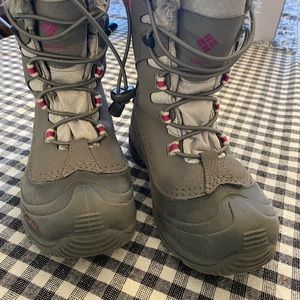 Columbia girls snow boots size 2